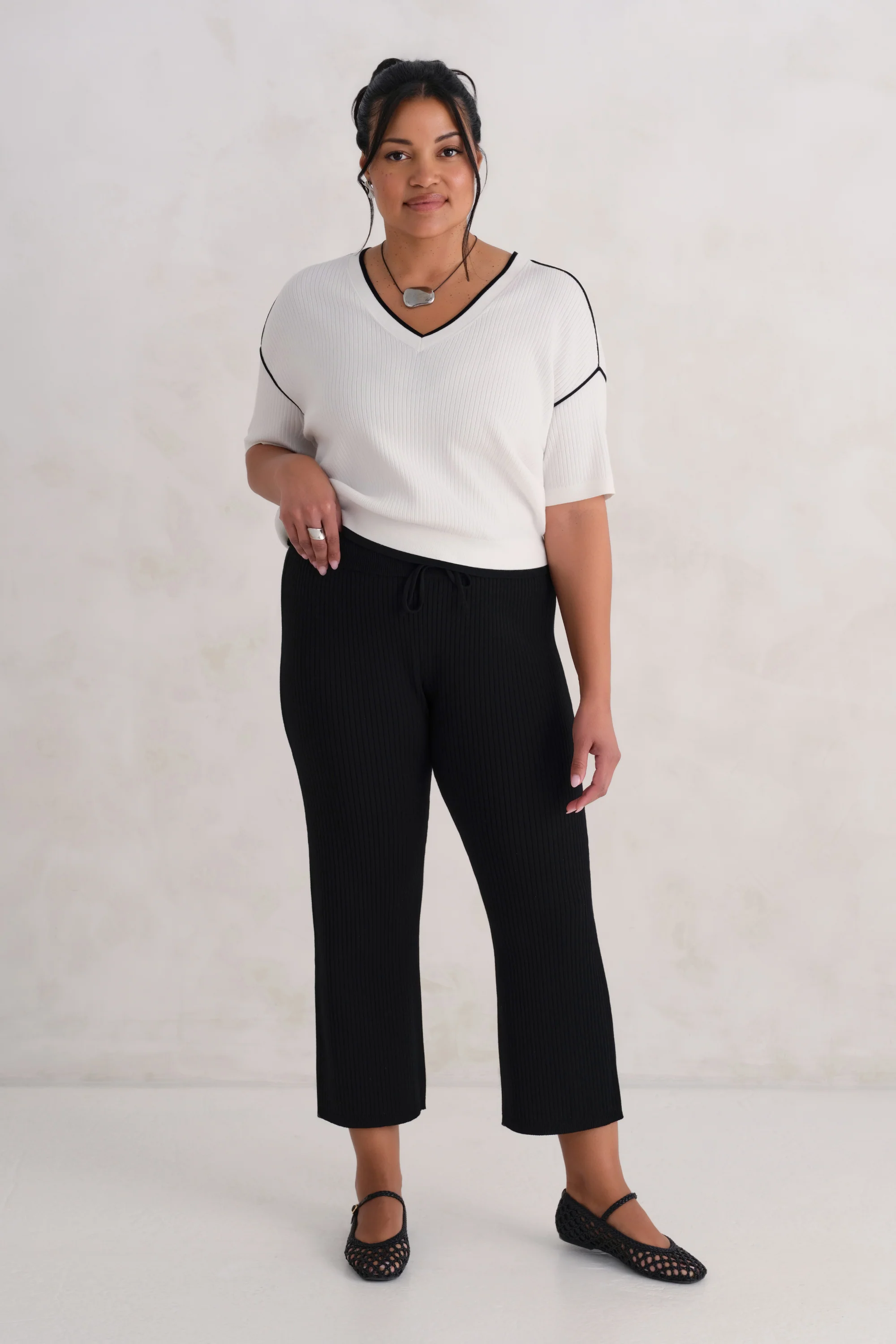 The Rib V-Neck - Salt - Image 8